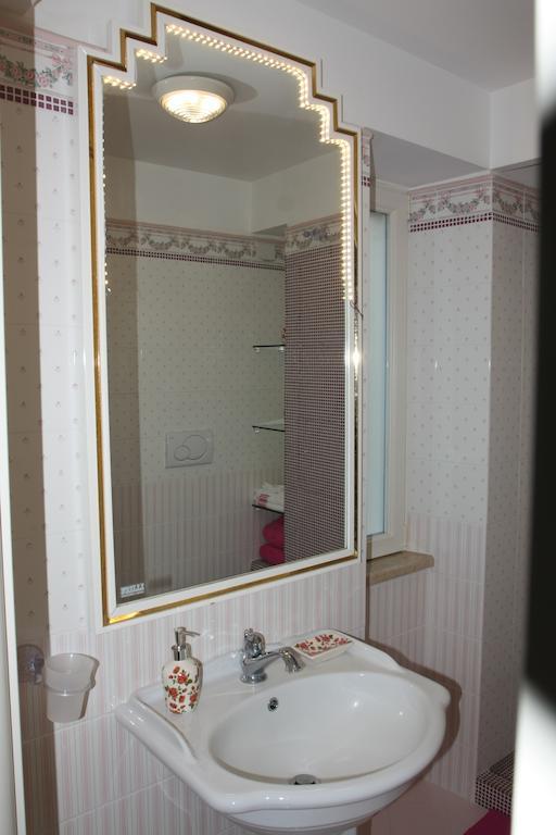 Bed And Breakfast Angolo Fiorito Civitavecchia Habitación foto